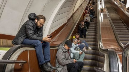 Un aluvión de misiles rusos deja a los habitantes de Kiev sin electricidad ni agua