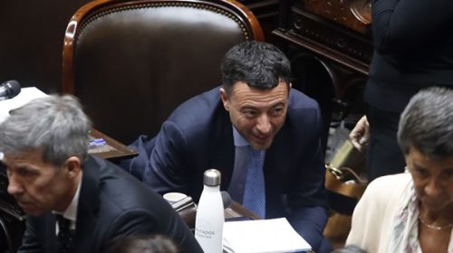 Un sector del bloque radical sostiene que es ilegal revertir los cambios a la ley bases en Diputados, como quiere Milei