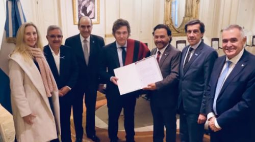 Tras distanciarse de Macri, Milei busca apoyo en un trípode peronista
