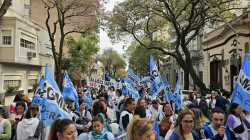 Comenzó el paro docente en Entre Ríos, con movilización en Paraná