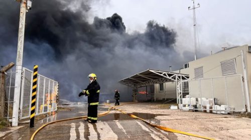 Incendio en fábrica de Gualeguaychú: se reactivó un foco por la noche y fue controlado