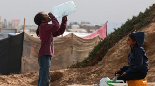 Ingeniera palestina inventó un sistema para potabilizar agua en Gaza con restos de la guerra