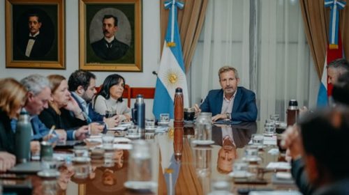 En reunión de gabinete, el gobernador analizó el avance de la obra pública