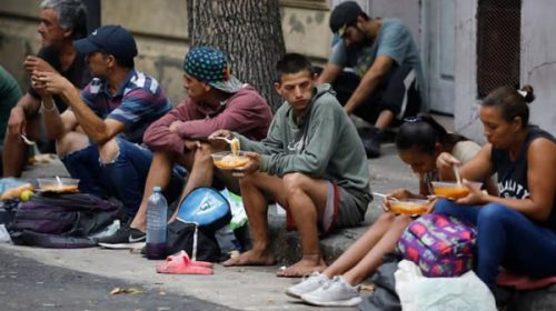 Impactante informe: uno de cada cuatro jóvenes en Argentina es indigente