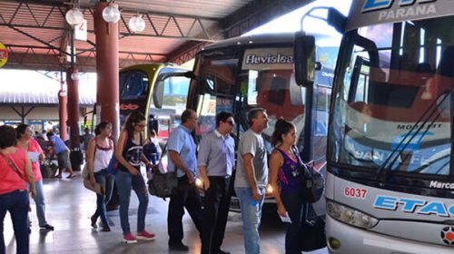 Fin de semana XL: crece la venta de pasajes para provincias cercanas a Entre Ríos