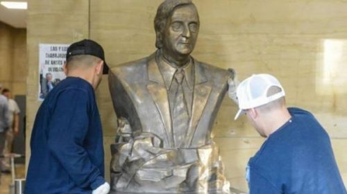 Solo contra el kirchnerismo: el Gobierno removió el busto de Néstor Kirchner de ANSES Solo contra el kirchnerismo: el Gobierno removió el busto de Néstor Kirchner de ANSES