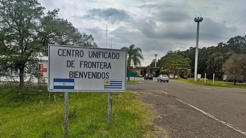 Sigue el problema para remiseros y taxistas que quieren cruzar a Uruguay Sigue el problema para remiseros y taxistas que quieren cruzar a Uruguay