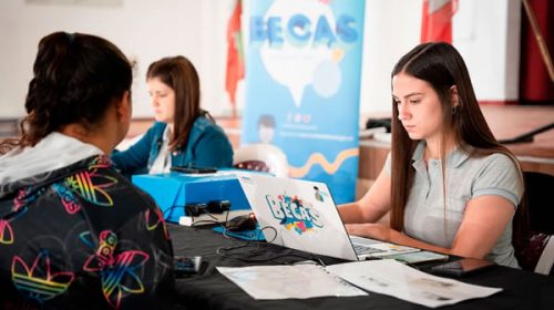 Inició el cronograma de pago de becas provinciales para estudiantes de nivel superior