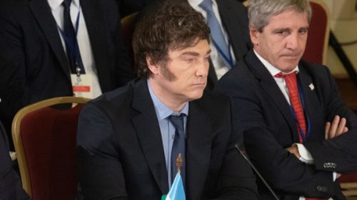 “Todo lo que sea para romper, me encanta”: Javier Milei asumió la presidencia del Mercosur con un chiste particular