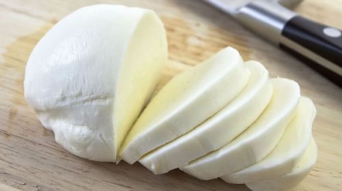 Anmat prohibió la venta de una marca de queso muzzarella
