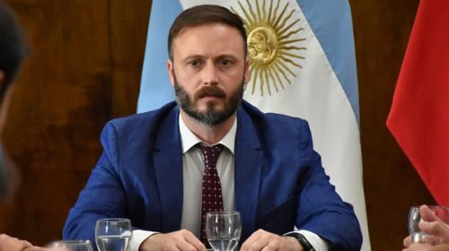 Azcué va por la presidencia de la UCR de Entre Ríos para tallar en el armado de Frigerio