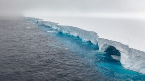 El iceberg más grande del mundo se encalló cerca del territorio argentino en el océano Atlántico
