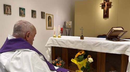 El Papa pide “desarmar la Tierra” en carta desde el hospital