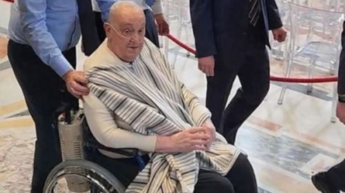 El papa Francisco estuvo “contento” de salir y encontrar gente pese a su convalecencia