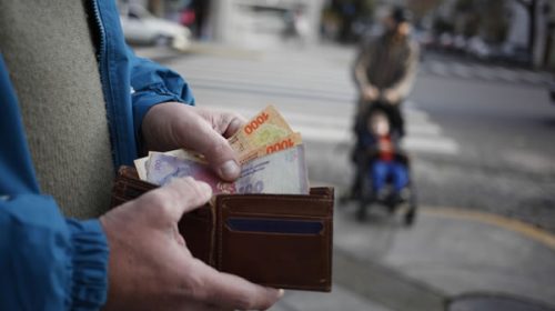 Una familia tipo necesitó 4 salarios mínimos en julio para no ser pobre
