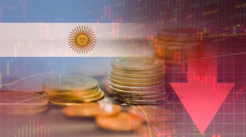 La economía sufrió en julio su tercera caída mensual consecutiva, aunque moderó su retroceso