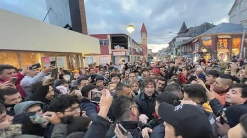 Con la campaña teñida de protestas, Milei seguirá con los actos en las provincias