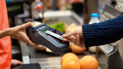 Casi la mitad de los argentinos se endeuda para comprar en supermercados