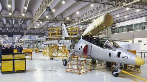 La Fábrica Argentina de Aviones abre retiros voluntarios para reducir 200 puestos La Fábrica Argentina de Aviones abre retiros voluntarios para reducir 200 puestos