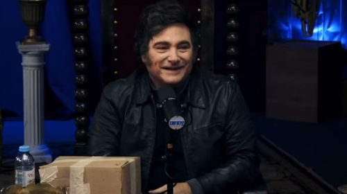 Milei cierra el año en el streaming Carajo y las Fuerzas del Cielo concentran para escoltarlo