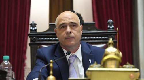 El Gobierno insiste con cambiar las licencias médicas y prepara un nuevo proyecto