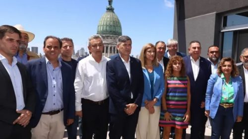 Intendentes de todo el país unidos en un reclamo transversal a Milei por la caída de ingresos de coparticipación