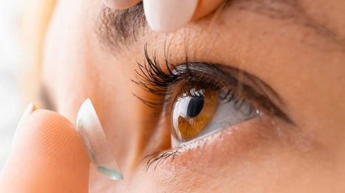 Prohíben lentes de contacto y soluciones multipropósito