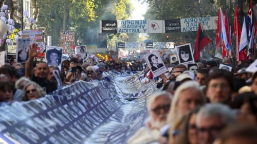 Una marcha gigantesca como respuesta a la provocación del Gobierno: «Que digan dónde están»