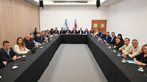 Frigerio analizó con intendentes justicialistas la situación de los municipios y la caída de recursos Frigerio analizó con intendentes justicialistas la situación de los municipios y la caída de recursos