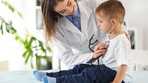 Pobreza: uno de cada cinco chicos no puede ir al médico por falta de dinero