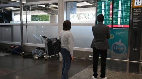 Vuelos nocturnos en riesgo por recortes en el Servicio Meteorológico Nacional