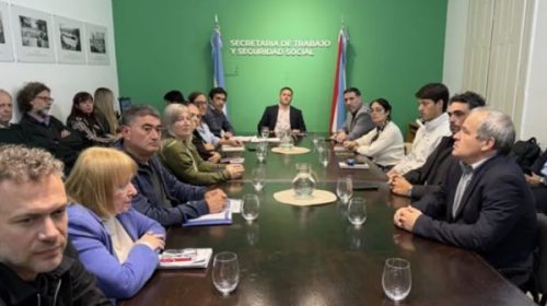 La provincia cerró la paritaria estatal con un aumento remunerativo y liquidará por decreto a los docentes