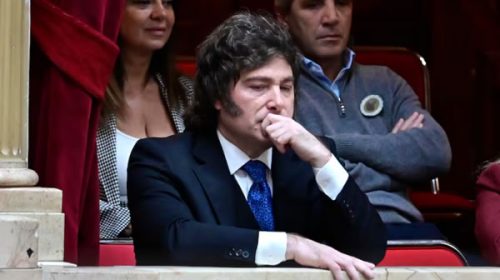Una encuesta golpea a Milei: la mayoría de los argentinos quiere cambiar el rumbo Una encuesta golpea a Milei: la mayoría de los argentinos quiere cambiar el rumbo