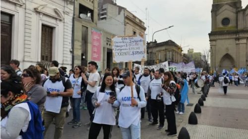 Los docentes paran por salarios y la Multisectorial volantea contra la reforma previsional
