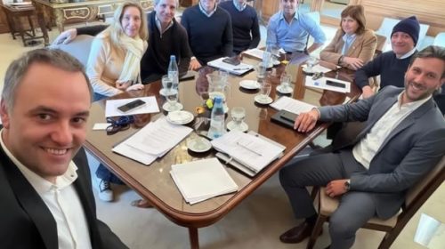 El Gobierno vuelve a reunir a la mesa política para definir la agenda legislativa El Gobierno vuelve a reunir a la mesa política para definir la agenda legislativa