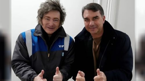 Milei no viaja a la cumbre de Mercosur y se reunió con Flávio Bolsonaro