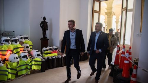 Frigerio entregó aportes y equipamiento para fortalecer la seguridad en 44 municipios y comunas