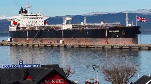 Un petrolero británico amarró en Ushuaia y reavivó la disputa por la intervención del puerto