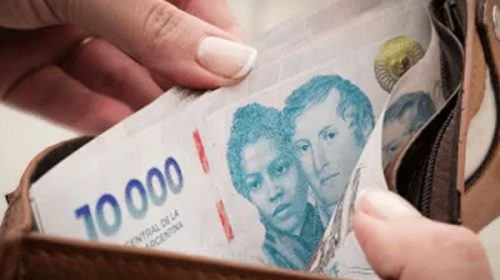El salario mínimo sube a $383.800 en septiembre y llegará a $437.000 en abril de 2027
