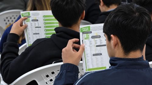 El gobierno provincial continúa capacitando a estudiantes secundarios en el uso de la Boleta Única de Papel El gobierno provincial continúa capacitando a estudiantes secundarios en el uso de la Boleta Única de Papel