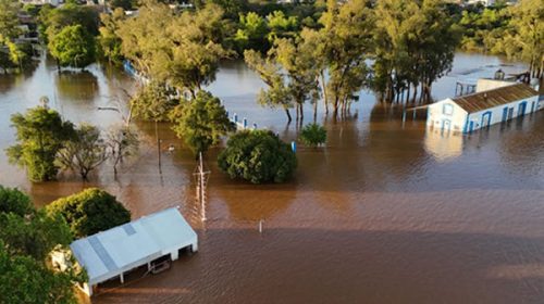 Efecto El Niño: las inundaciones agravan la situación en el Litoral y hay cientos de evacuados Efecto El Niño: las inundaciones agravan la situación en el Litoral y hay cientos de evacuados